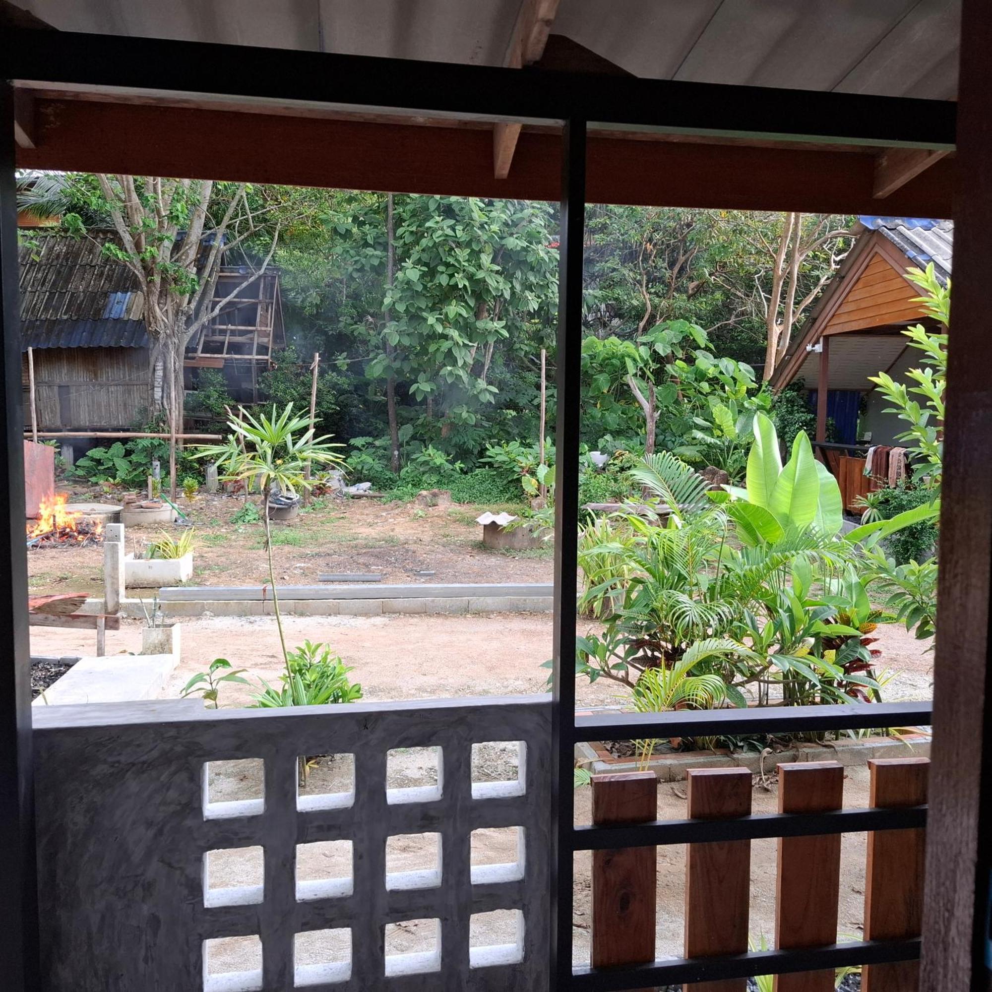 ชาเล่ต์ Lanta Valom Buri *