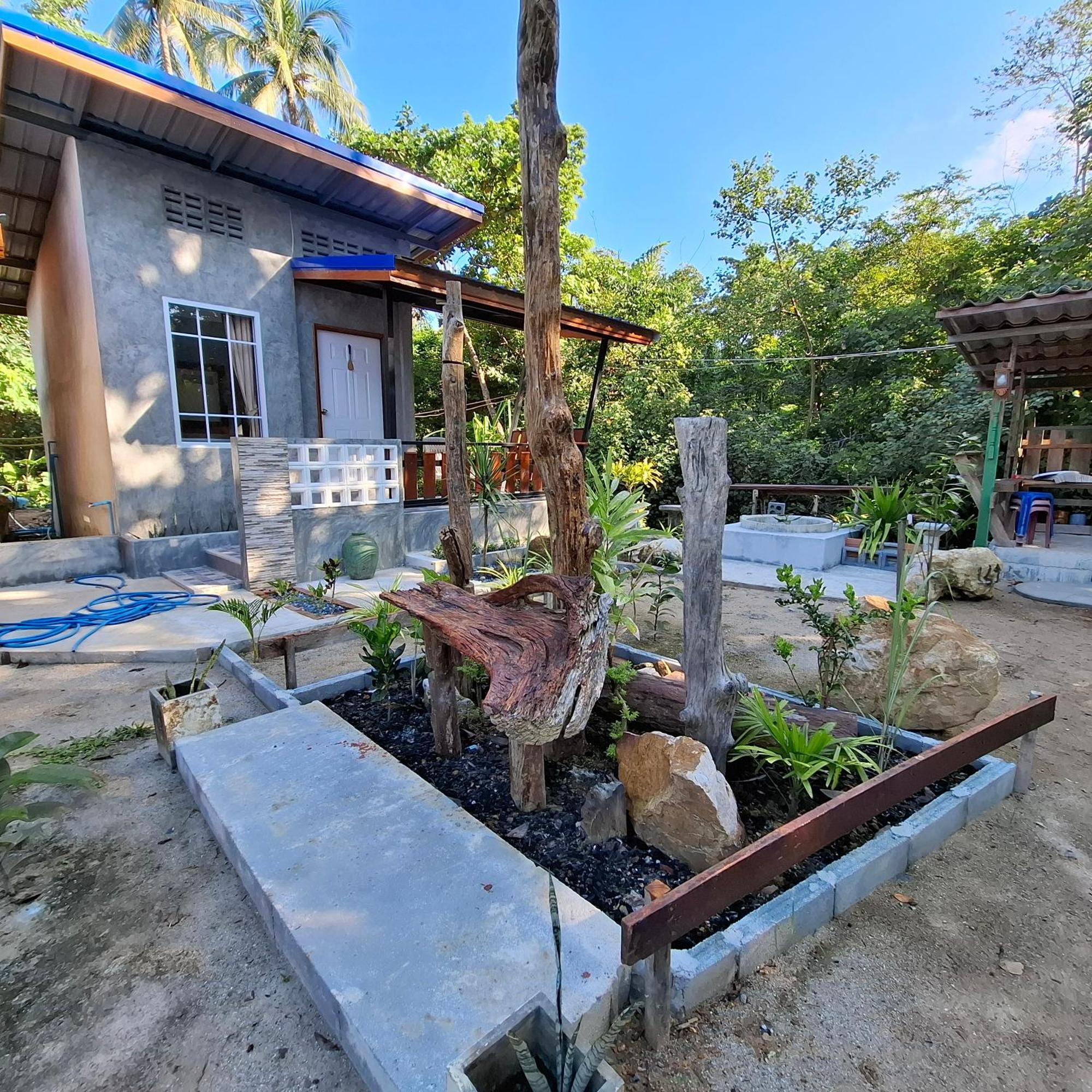 Lanta Valom Buri ชาเล่ต์ *