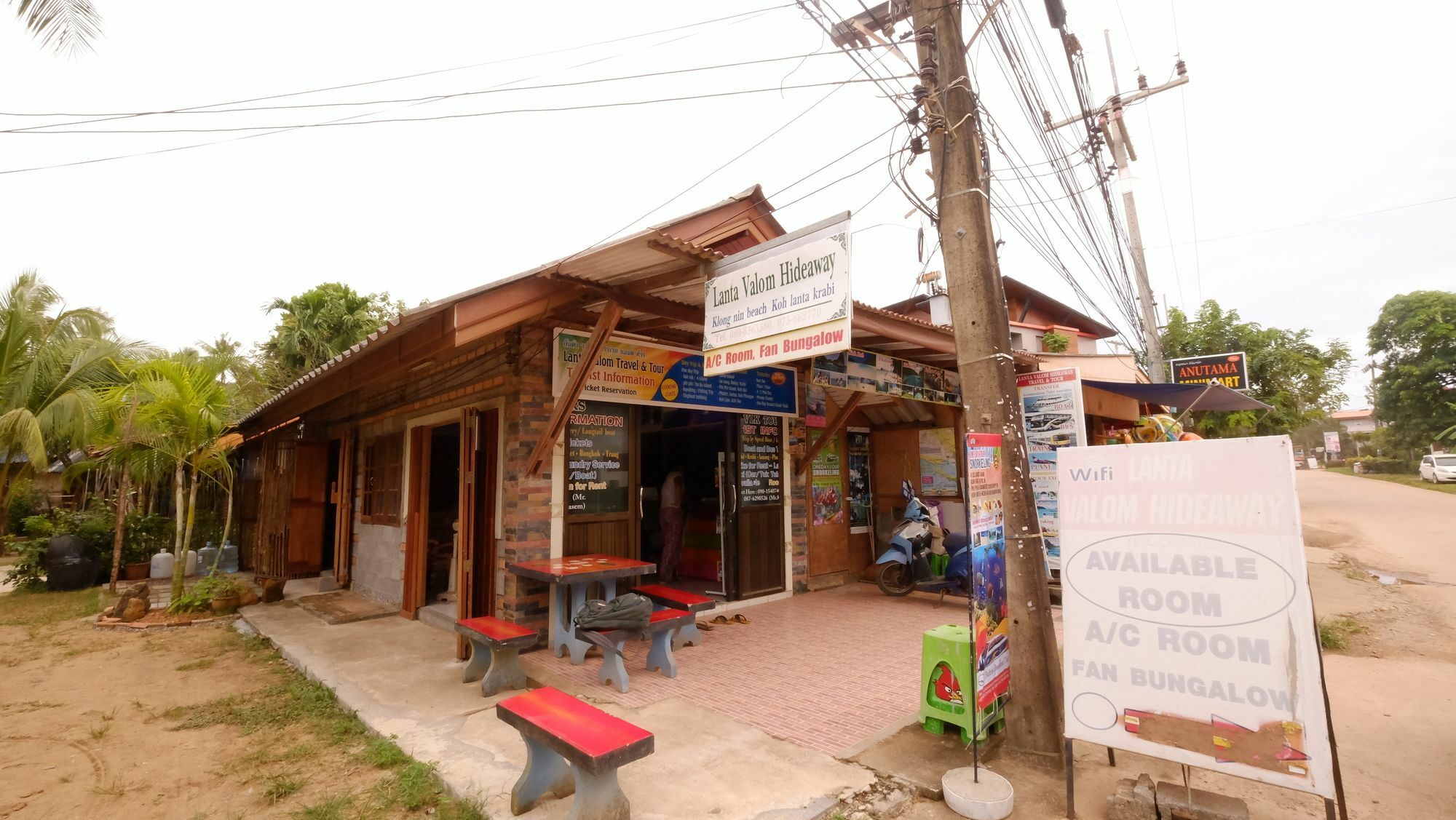 Lanta Valom Buri ชาเล่ต์ *